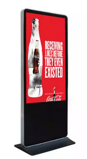 Comfortable 3D Vision IP65 Outdoor Digital Signage Kiosk 32 Inch 2500 Nits